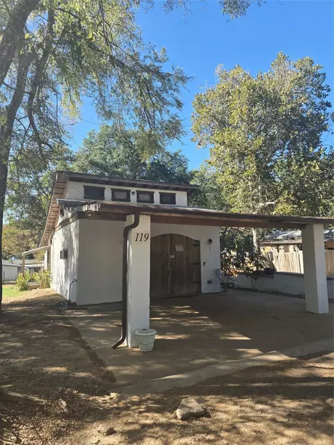119 Snapper Ln, Mabank, TX 75156