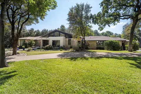 8225 Ashbriar Ln, Fort Worth, TX 76126