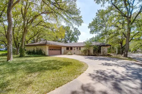 8605 Marys Creek Dr, Benbrook, TX 76116