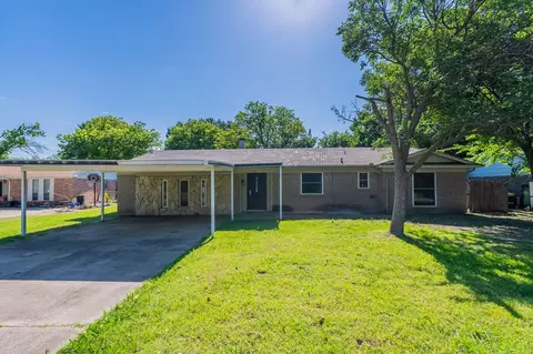 1011 John Reagan St, Benbrook, TX 76126