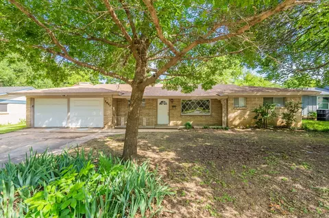 5905 Wheaton Dr, Fort Worth, TX 76133