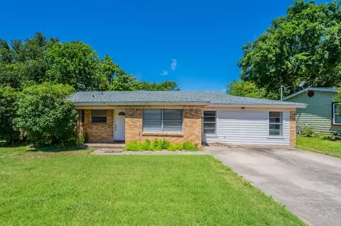 1030 Warden St, Benbrook, TX 76126