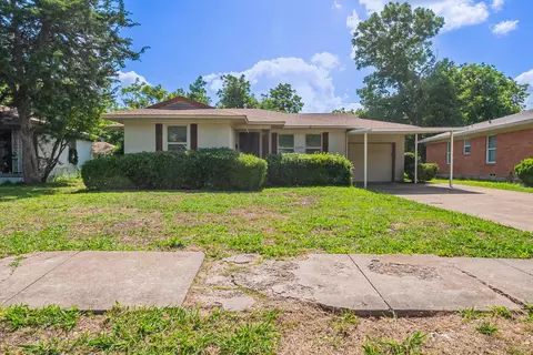 10033 Casa Oaks Dr, Dallas, TX 75228