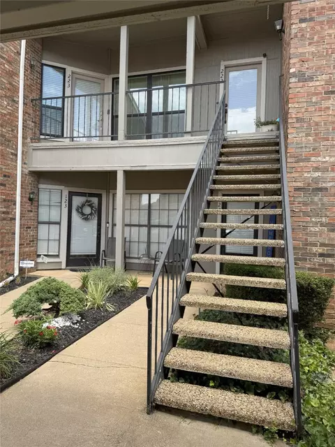 2736 Silver Creek Dr #223, Arlington, TX 76006