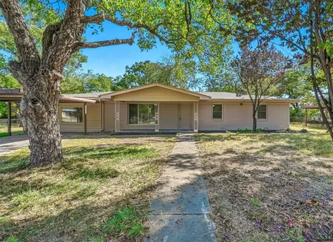 302 Grace St, Bridgeport, TX 76426