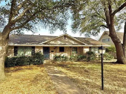 10016 Clearmeadow Dr, Dallas, TX 75238