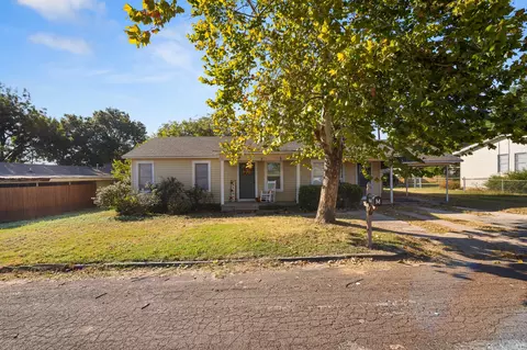 604 E Collins St, Decatur, TX 76234