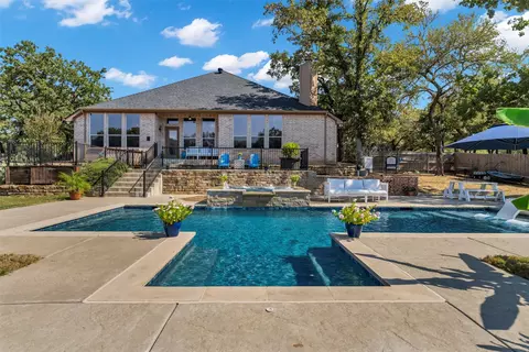 504 Hoover Rd, Burleson, TX 76028