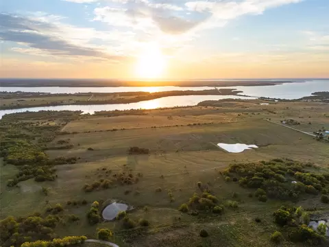 942 Elm Grv, Valley View, TX 76272