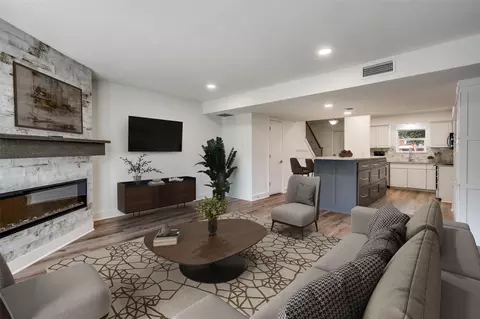 1257 Roaring Springs Rd, Fort Worth, TX 76114