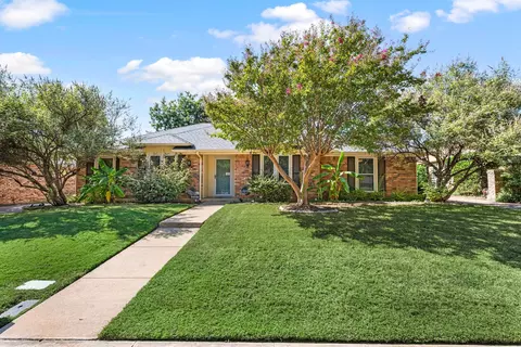 1922 Rockbrook Dr, Arlington, TX 76006