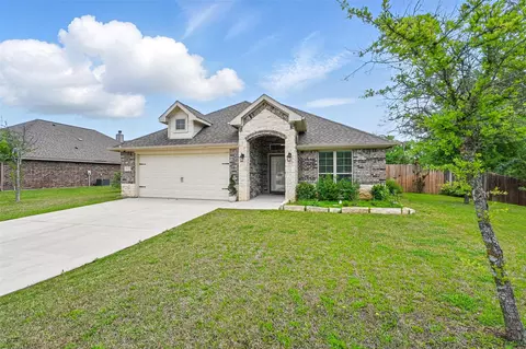 512 Hidden Springs Trl, Azle, TX 76020