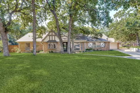 2714 Ripplesprings Ct, Arlington, TX 76016