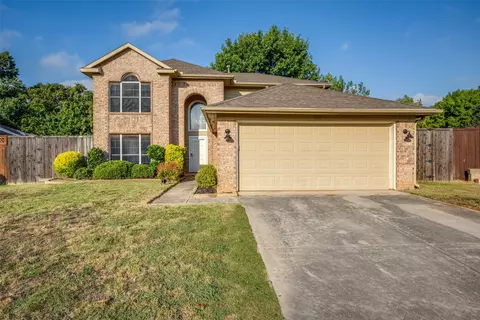 737 Black Walnut Dr, Lake Dallas, TX 75065