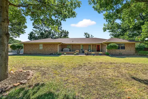 54 White Creek Rd, Van Alstyne, TX 75495