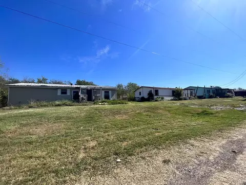 611 E Broadmore Ave, Wills Point, TX 75169