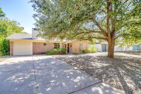 1613 Barron Ln, Fort Worth, TX 76112