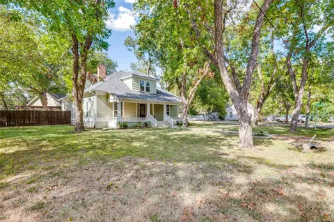 810 S College St, Waxahachie, TX 75165