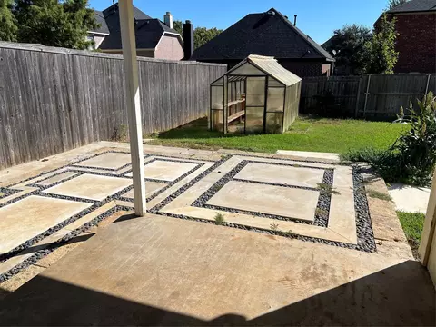 Exterior - 402 Emerson Dr, Euless, TX 76039 photo 3 of 5