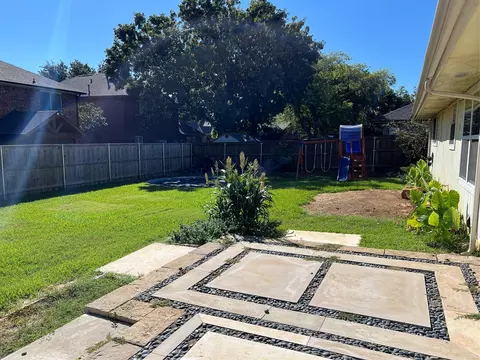 Exterior - 402 Emerson Dr, Euless, TX 76039 photo 2 of 5