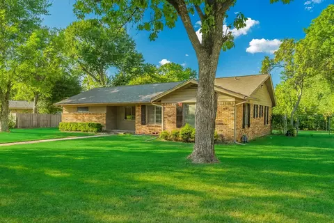 1717 W 2nd St, Arlington, TX 76013