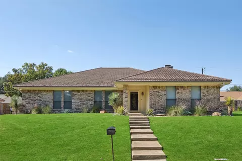 3633 Ridgewood Dr, Grand Prairie, TX 75052