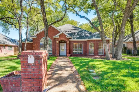 6903 Thornbird Ln, Arlington, TX 76001