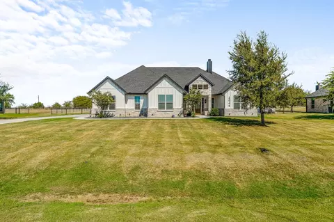 2045 Sunset Ridge Dr, Weatherford, TX 76087