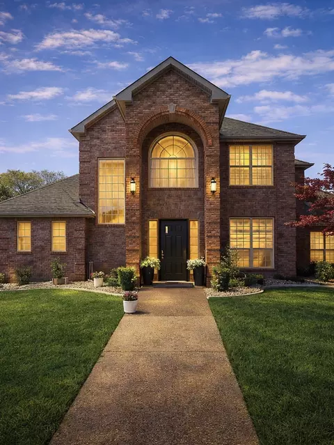 944 Hills Creek Dr, Mckinney, TX 75072