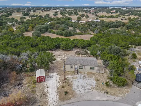 637 Lois Cir, Granbury, TX 76049