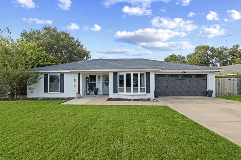 1817 Timbercreek Rd, Benbrook, TX 76126