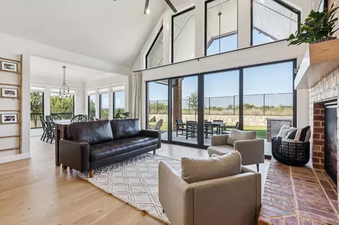 933 Highlands Ave, Aledo, TX 76008