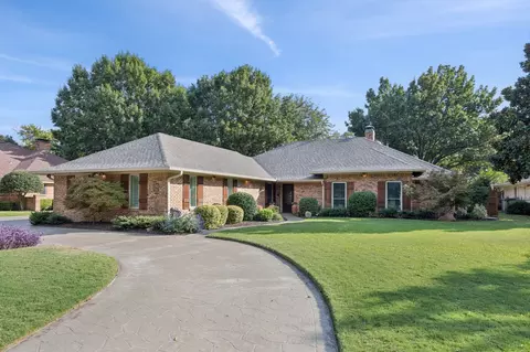 14 Victoria Dr, Rowlett, TX 75088
