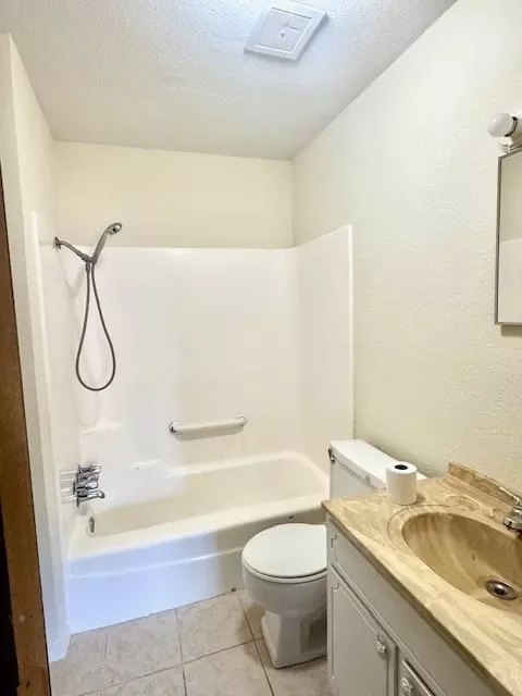 Bath - 873 Rellia Dr, Terrell, TX 75160 photo 2 of 2