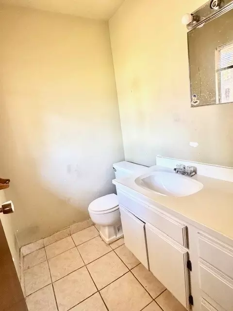 Bath - 873 Rellia Dr, Terrell, TX 75160 photo 1 of 2