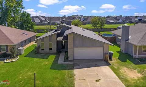 107 S Parkridge Dr, Benton, LA 71006