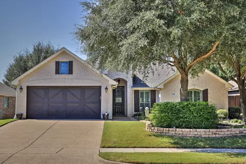 7508 Green Links Dr, Benbrook, TX 76126
