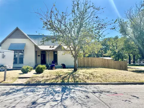 116 E 4th St, Weatherford, TX 76086