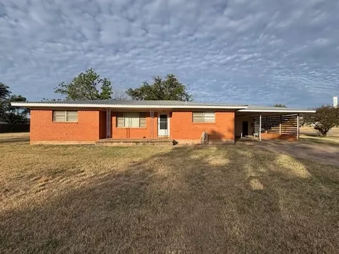 209 N College St, Roby, TX 79543