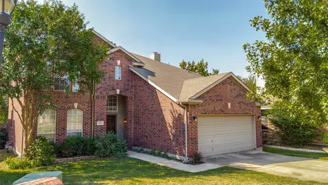 404 E Whitener Rd, Euless, TX 76040