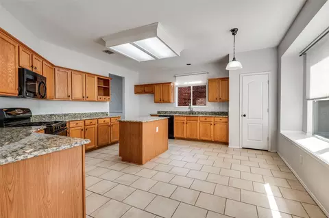 Kitchen - 404 E Whitener Rd, Euless, TX 76040 photo 5 of 6
