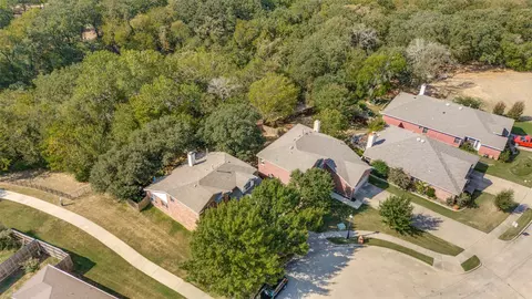 View/Area - 404 E Whitener Rd, Euless, TX 76040 photo 1 of 5
