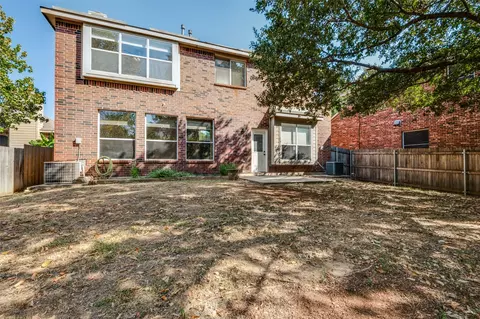 Exterior - 404 E Whitener Rd, Euless, TX 76040 photo 3 of 4
