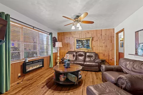 1008 Rosebud Dr, Azle, TX 76020