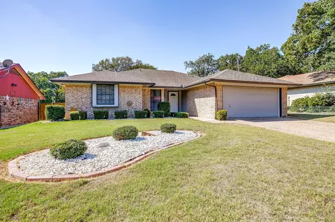 325 Shady Ln, Azle, TX 76020