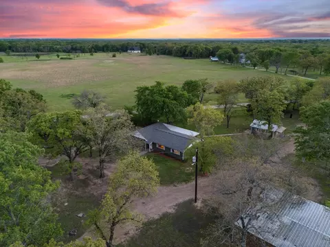 2338 N Tool Dr, Seven Points, TX 75143