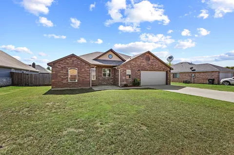 707 Sharon Ln, Whitewright, TX 75491