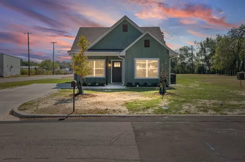 224 Middle St, Sulphur Springs, TX 75482