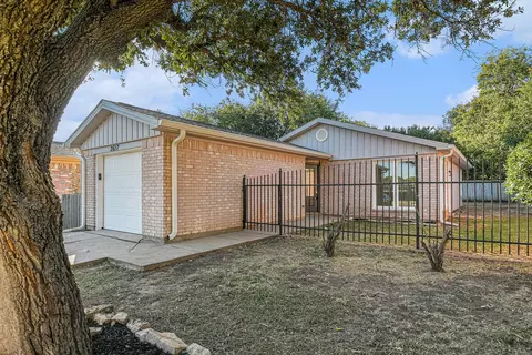 2617 Whitehurst Dr, Fort Worth, TX 76133