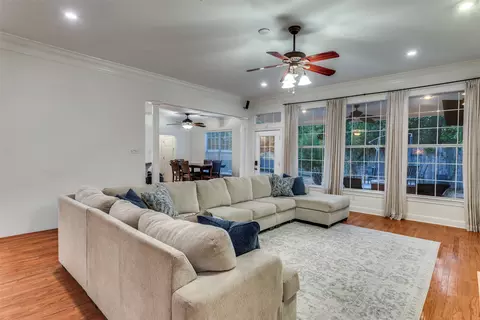Living - 3313 Fox Hollow Cir, Waco, TX 76708 photo 2 of 2
